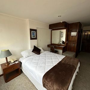 Budget King Room